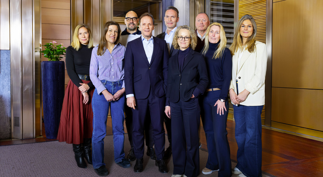 Ledergruppen i Norges Bank Investment Management, gruppebilde innendørs.