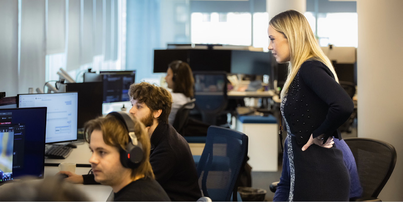 Ansatte i arbeid i åpent kontorlandskap ved New York-kontoret.