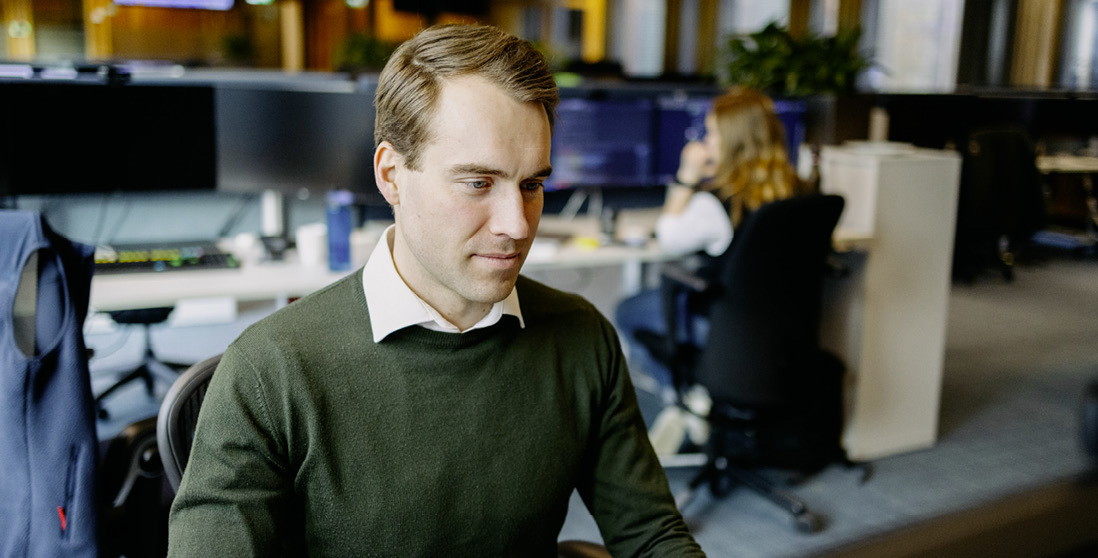 A Norges Bank Investment Management employee working at a desk in the Oslo office.